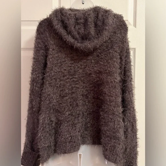 Free People Sweater Top Fuzzy Light As a Feather Hoodie Large New size Large - Picture 7 of 11